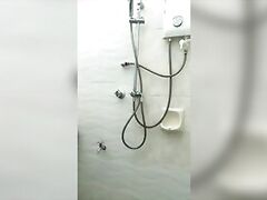 Indo Cam Girl Masturbates in Shower
