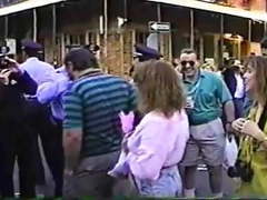 Mardi gras flasher lets everyone see