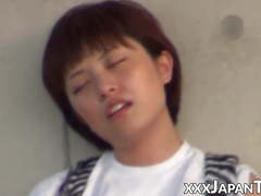 Japanese amateur fingering herself slowly in public