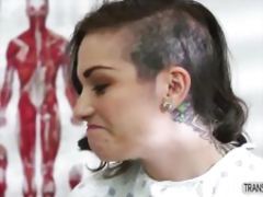 T babe Natalie Mars fucks her female patient