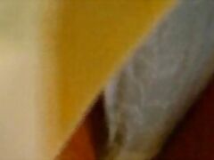 Auf dem Laufsteeg ausgezogen exotisches Teen