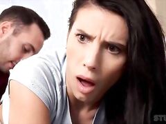 STUCK4K. Playful dude saw that his cute roommate needed help