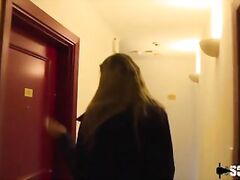 Solène jeune cochonne veut deux queues pour se faire sodomiser