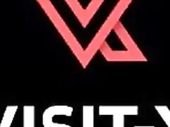 VISIT-X FFM Blonde Beauty zeigt Nerdy in Bar wie man fickt